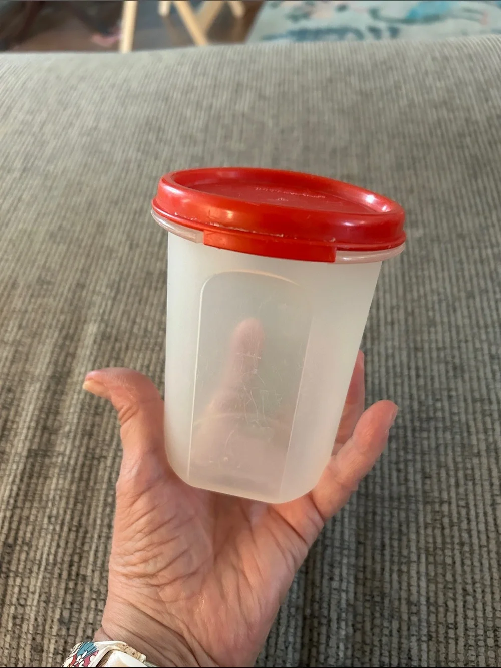 Tupperware round container 2 orangey lid 4” tall